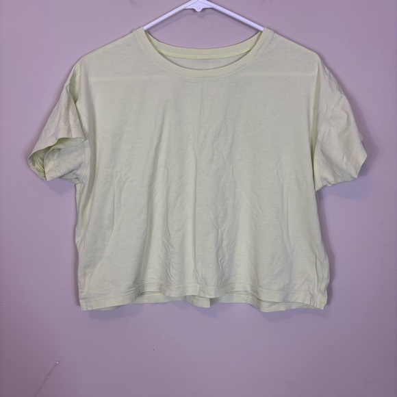 lululemon athletica Tops - Lululemon Yellowish Green Women's Boxy Fit‎ Short Sleeve Top